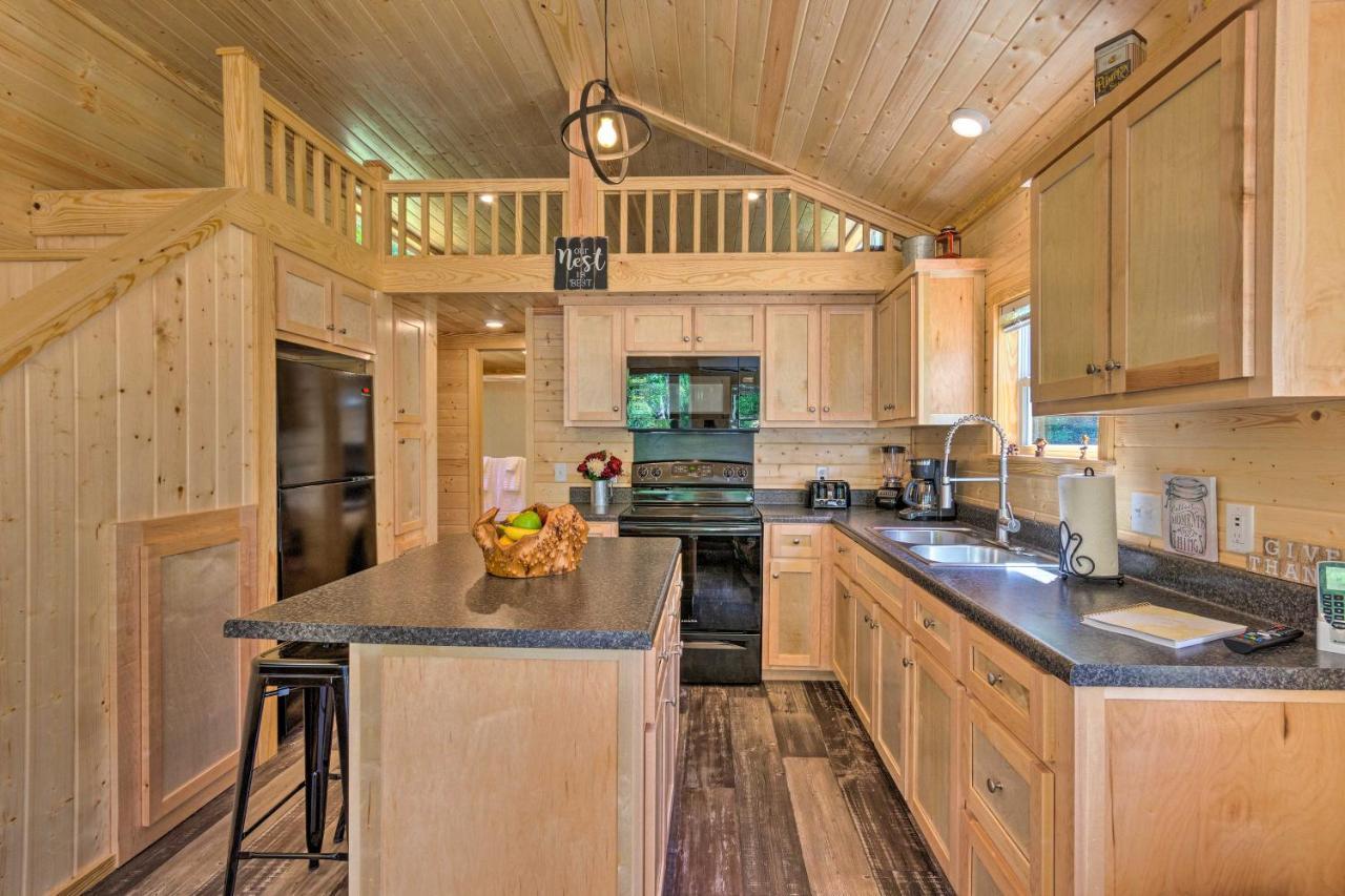 Quaint Mtn Cabin Tiny Living Near Big Adventure Brevard Extérieur photo